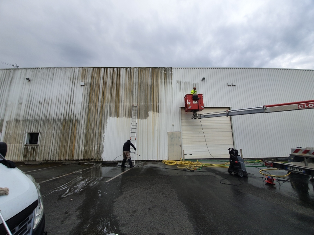 Nettoyage d'un bardage industriel